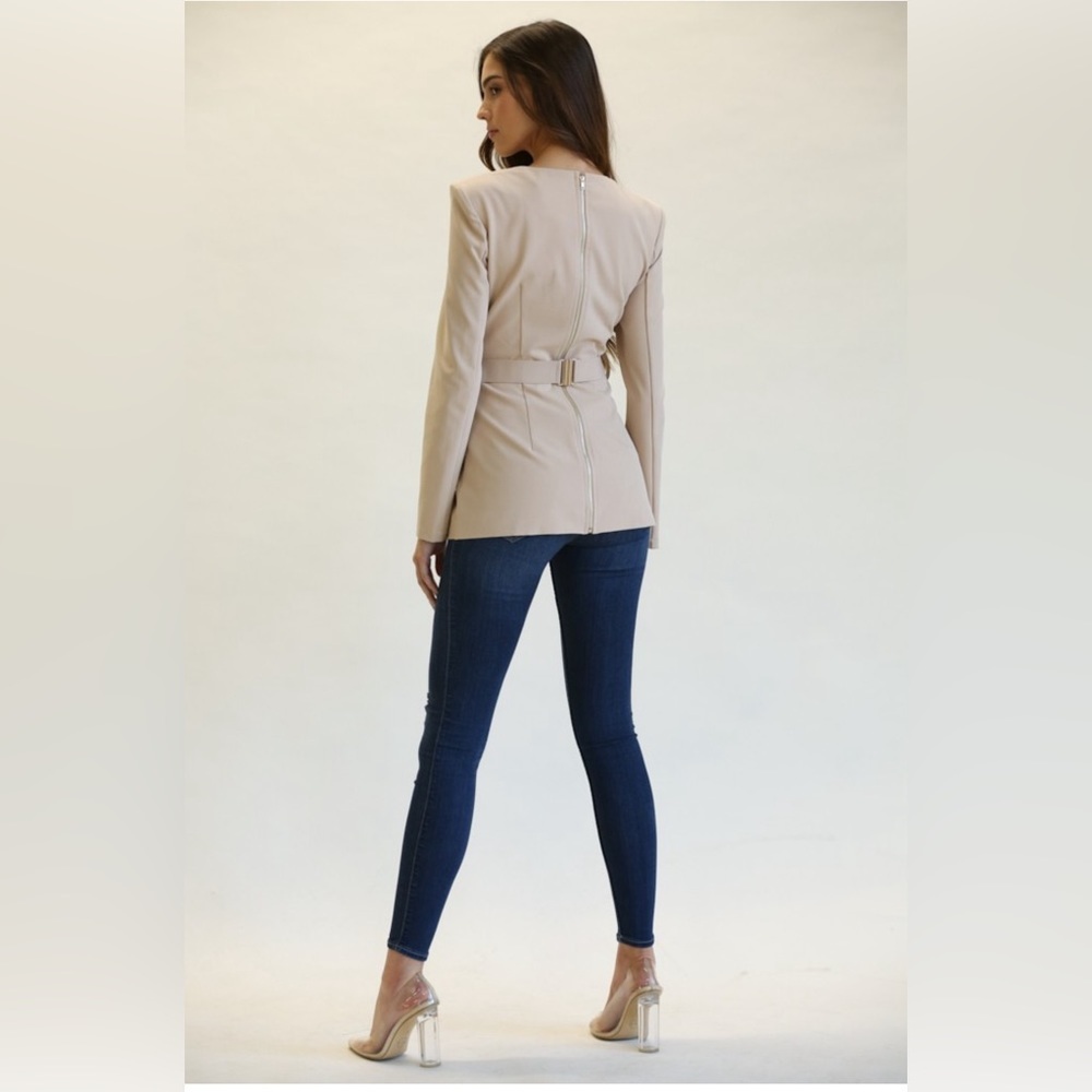 Chunky Belt Structured Top - Picture 2 of 3